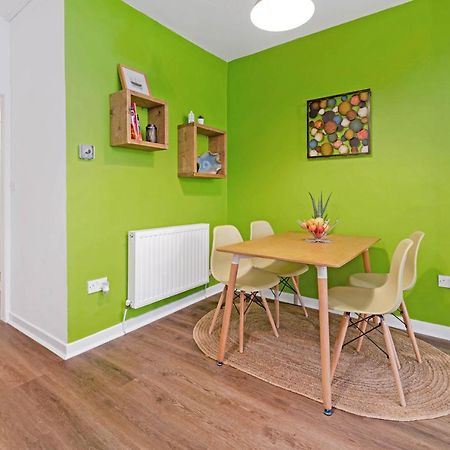 Cheerful Stays: Spacious Flat In Vibrant Leith Edinburg Exteriör bild
