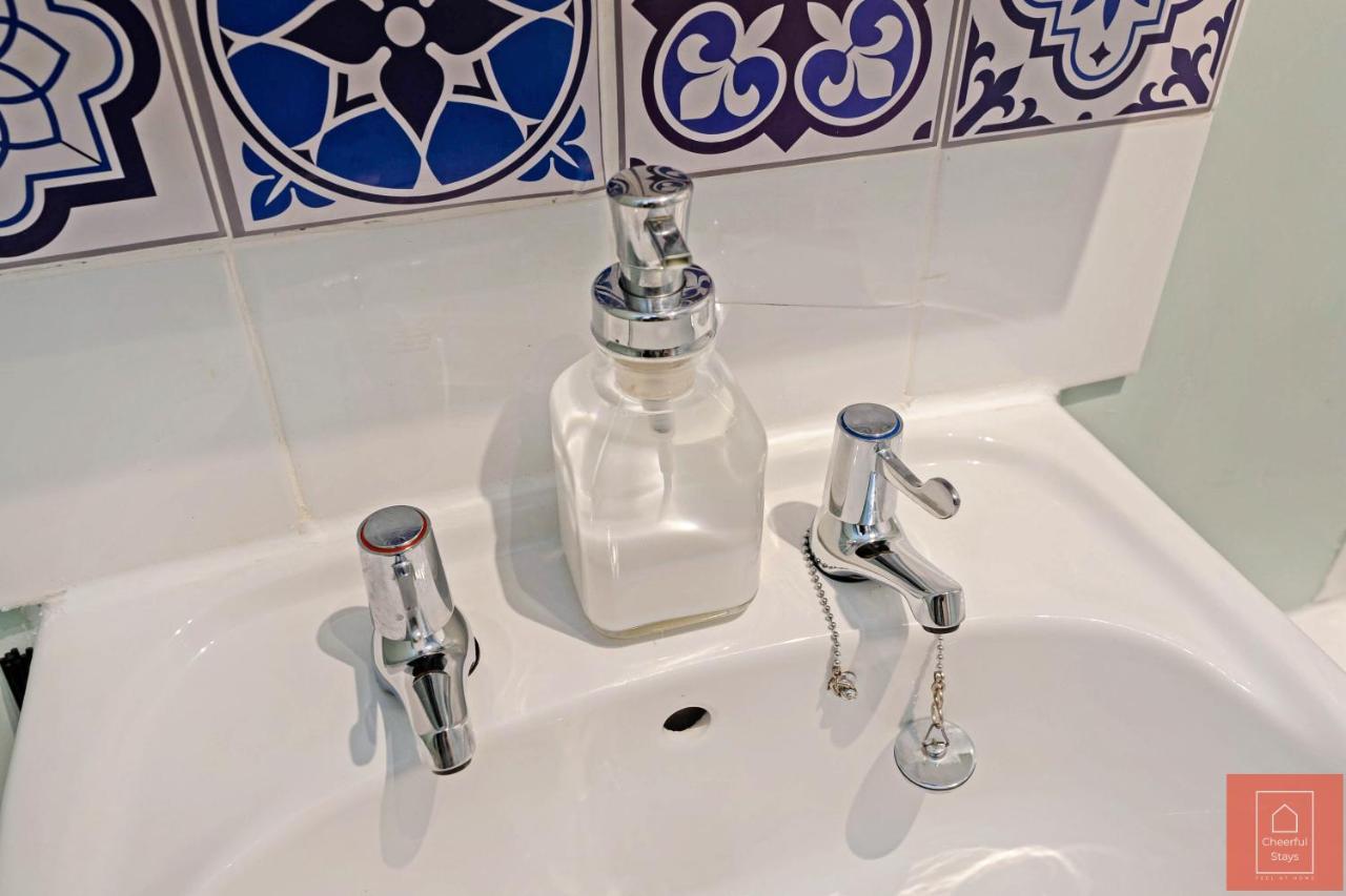 Cheerful Stays: Spacious Flat In Vibrant Leith Edinburg Exteriör bild