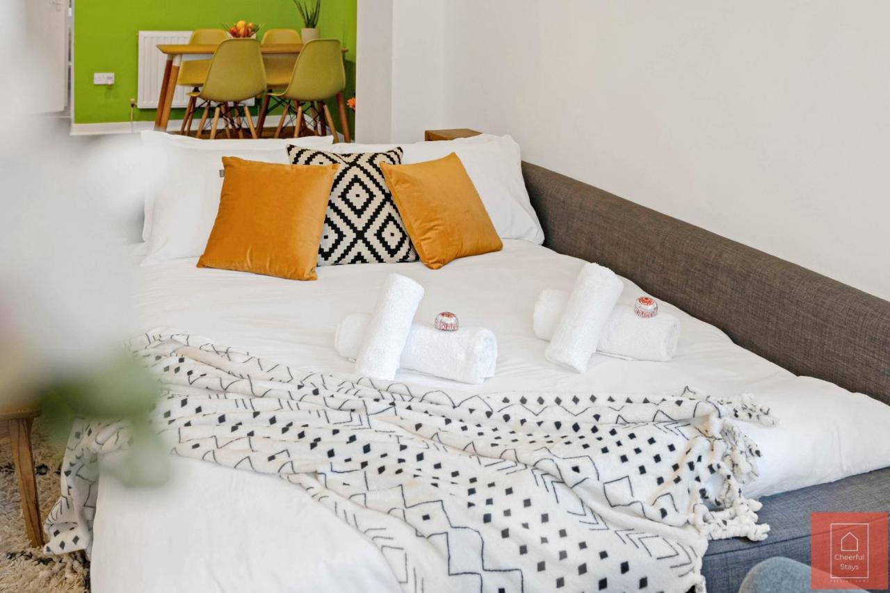 Cheerful Stays: Spacious Flat In Vibrant Leith Edinburg Exteriör bild
