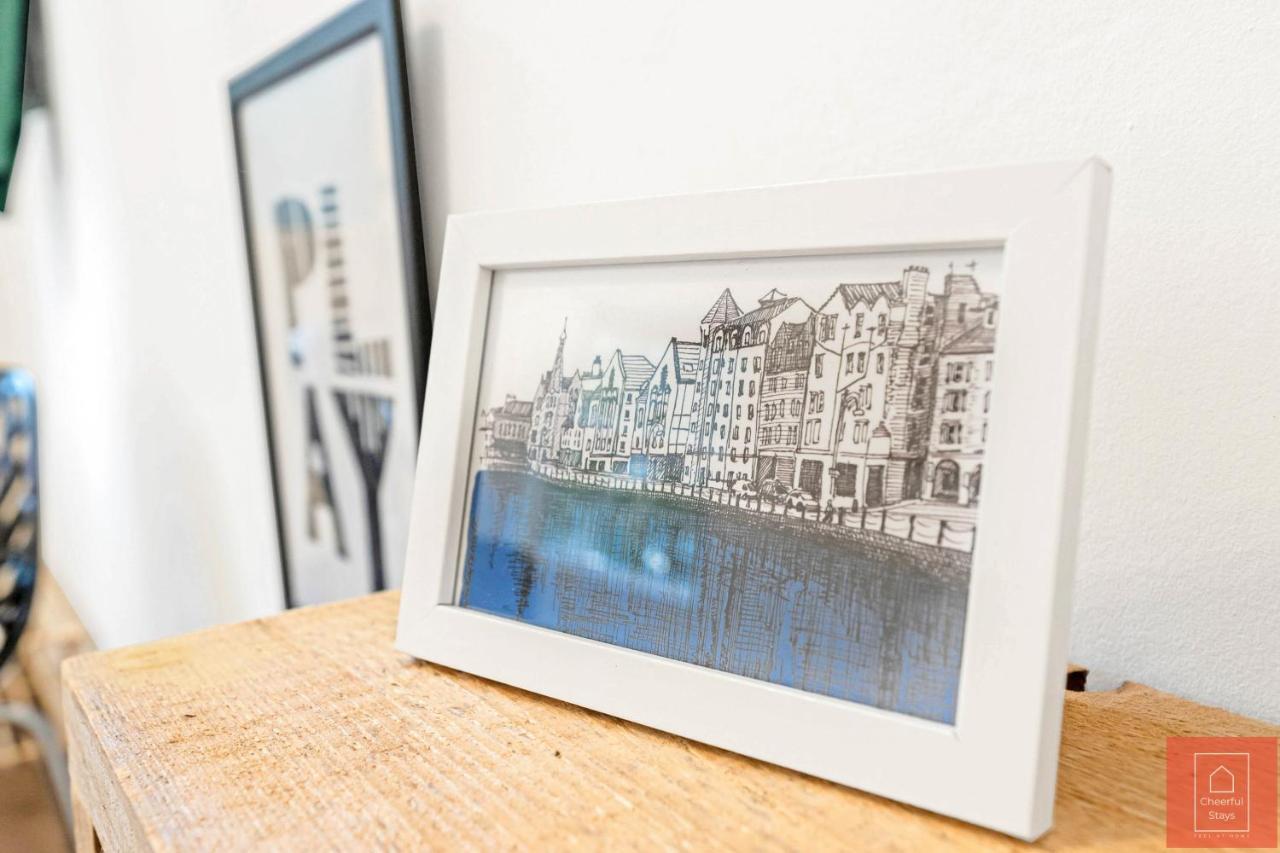 Cheerful Stays: Spacious Flat In Vibrant Leith Edinburg Exteriör bild