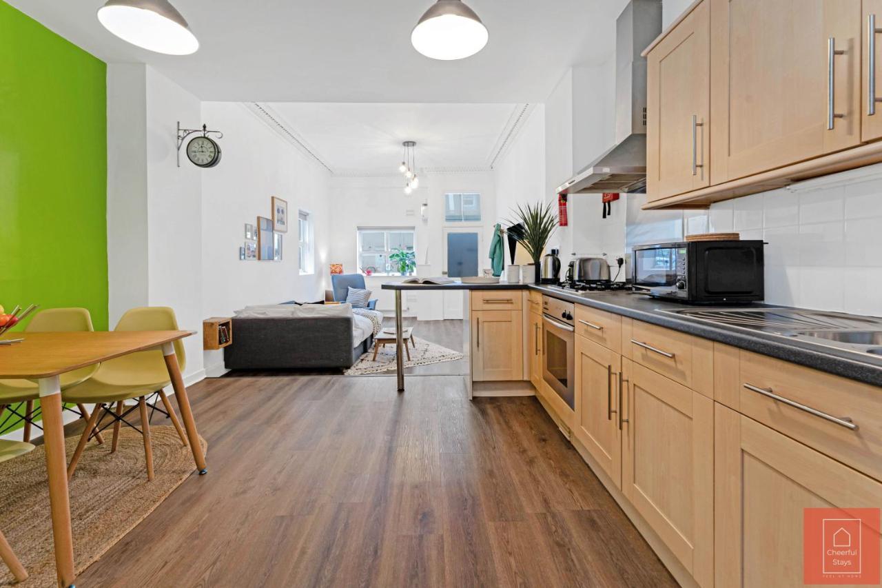 Cheerful Stays: Spacious Flat In Vibrant Leith Edinburg Exteriör bild