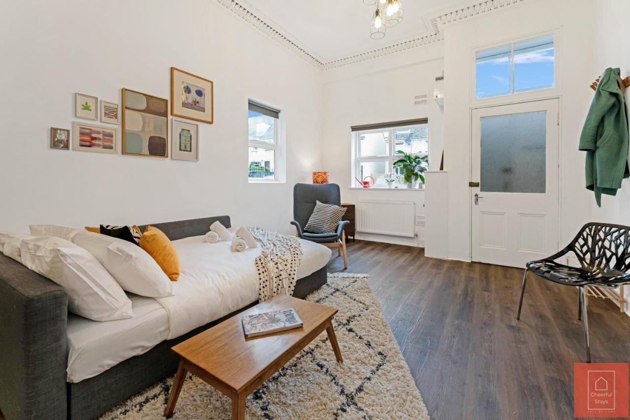 Cheerful Stays: Spacious Flat In Vibrant Leith Edinburg Exteriör bild