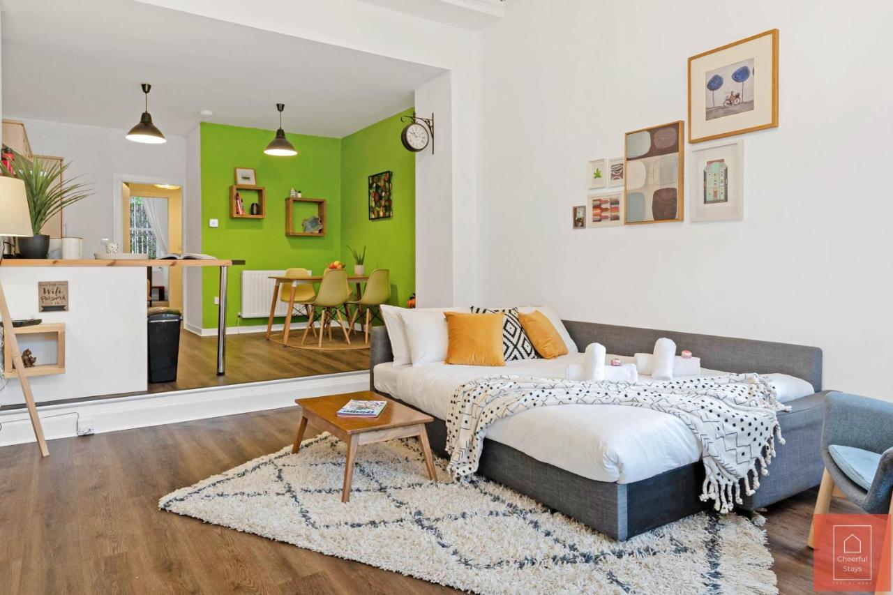 Cheerful Stays: Spacious Flat In Vibrant Leith Edinburg Exteriör bild