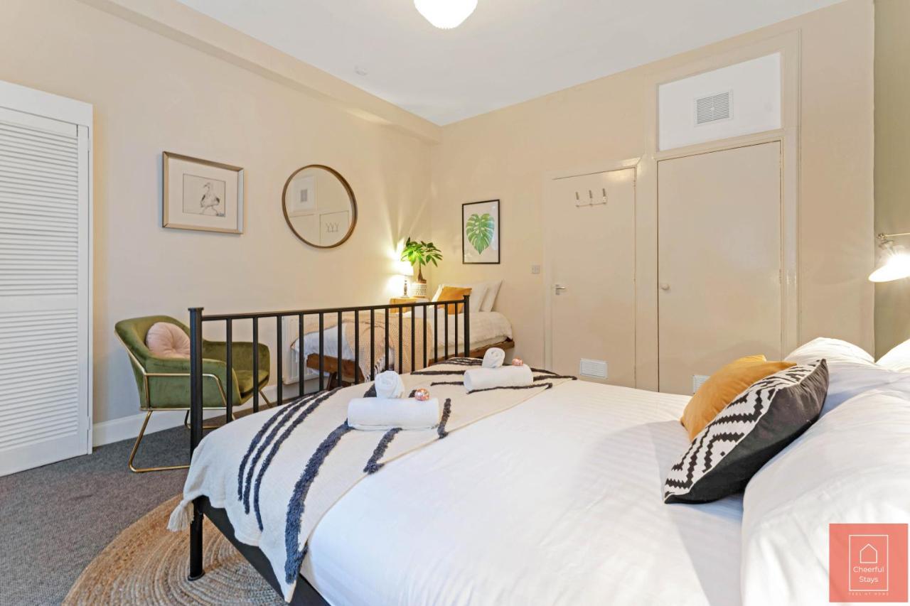 Cheerful Stays: Spacious Flat In Vibrant Leith Edinburg Exteriör bild
