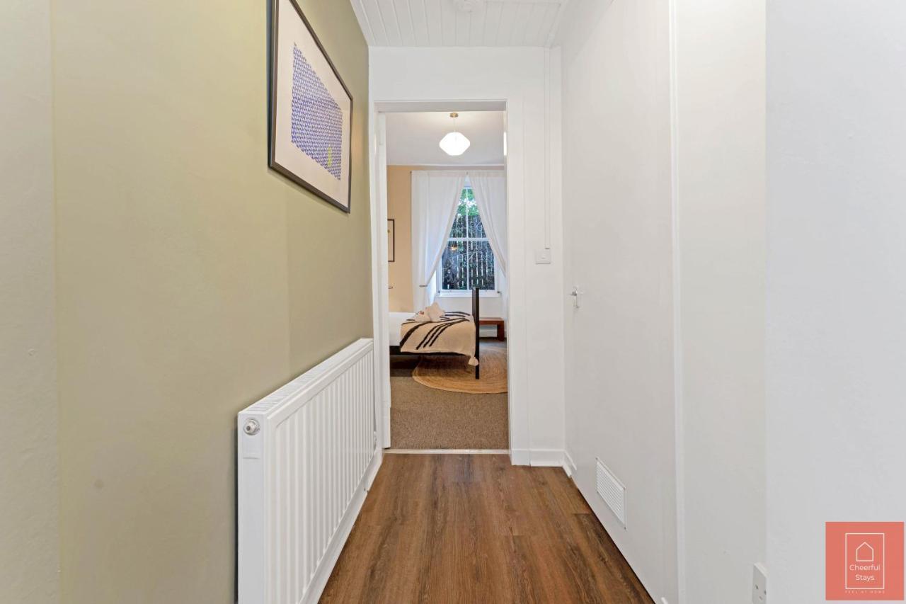 Cheerful Stays: Spacious Flat In Vibrant Leith Edinburg Exteriör bild